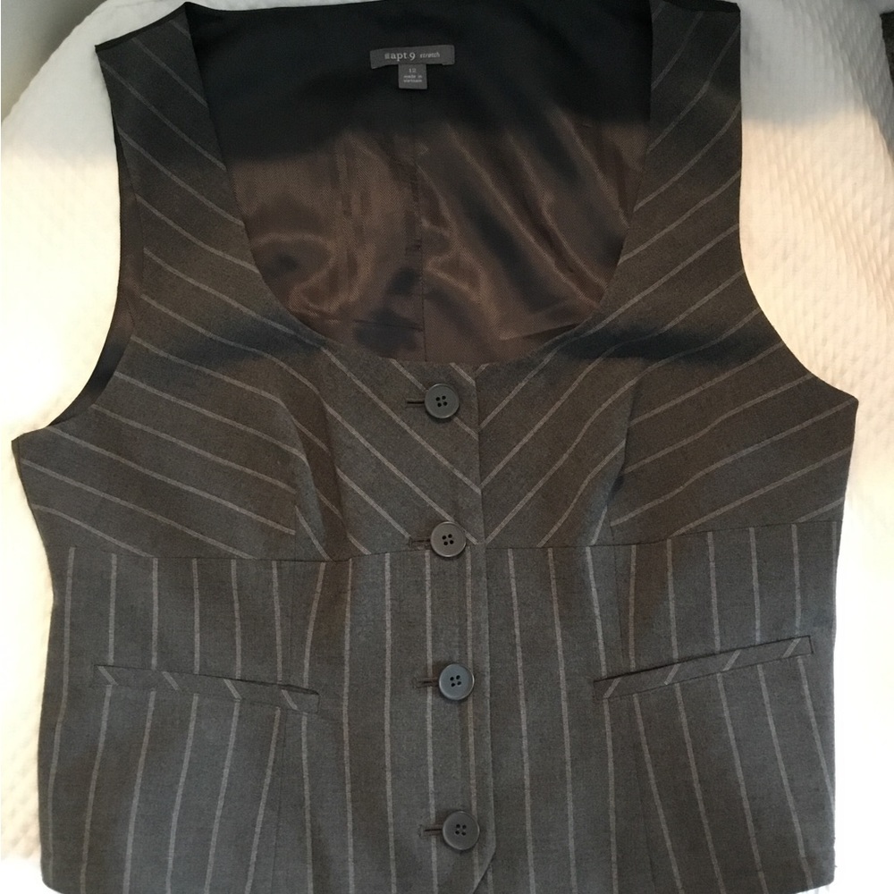 Vest - Picture 7 of 11